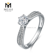 Anillo de plata de ley 925 chapado en oro con diamantes de moissanita DEF de 1 quilate